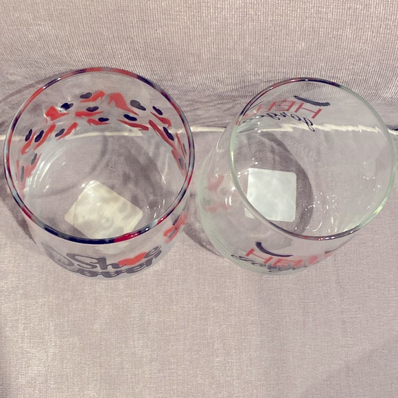 NEW Lot of 2x Wine Glasses - “Shoe Lover” & “Hello Gorgeous” - Red & Black - Picture 3 of 10